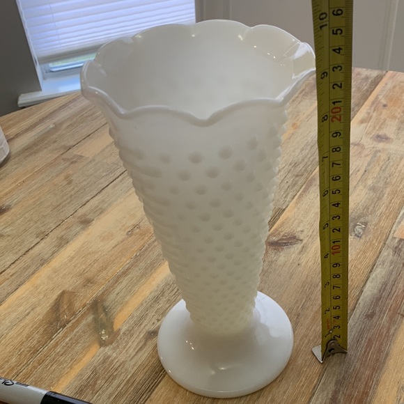 Milk glass vase only - Picture 7 of 9